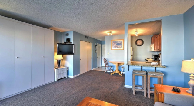 Cozy Destin Studio w/ Shared Pools + Beach Access!, Забронировать Апартаменты/квартира Отели Дестин с парковкой, рядом с Аквапарк Биг-Каунас, Парковка