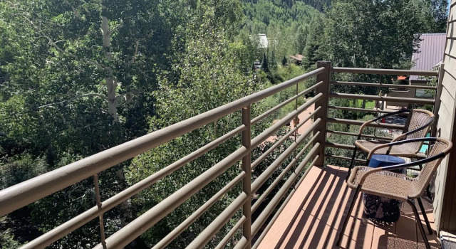 Номер Standard Cloud Nine! Near Chair 7, Top Floor On River + Hot Tub 1 Bedroom Condo by RedAwning