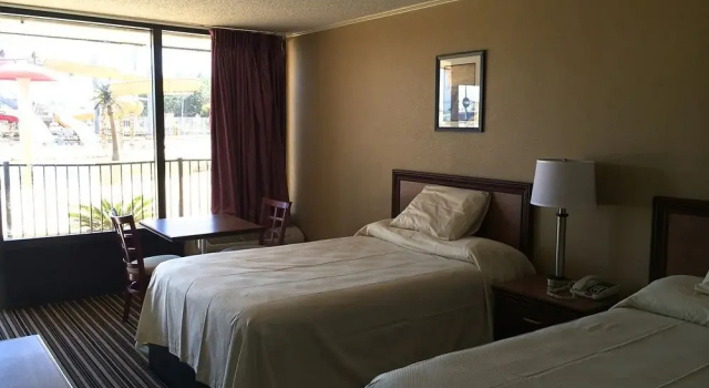 Coast Inn, Rezerwuj Hotel Hotele w Missisipi z parkingiem, Parking