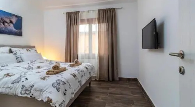 HOUSE OF SURPRISE, Buchen Sie Pension Užice 