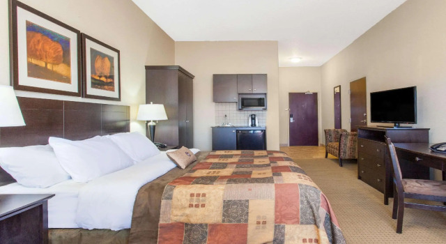 Двухместный номер Standard Ramada by Wyndham Pincher Creek