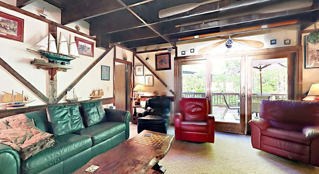 East Boothbay House with Bay Views by RedAwning, Забронировать Дом для отпуска Коттеджи Мэна, Коттедж