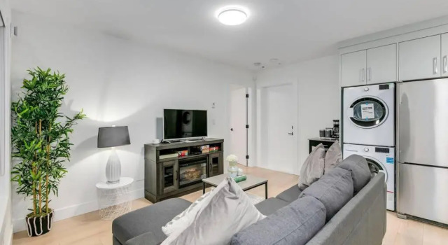 Апартаменты с 2 комнатами Guest suite in South Surrey