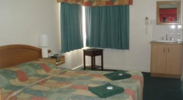 Люкс OSheas Royal Hotel