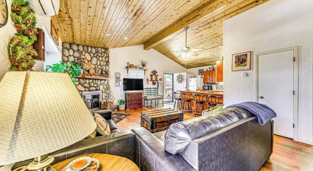 7 Mi to Ruidoso Winter Park: Quiet Cabin w/ Deck, Varaa Hotelli Ruidoso New Mexico