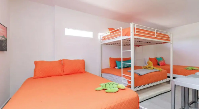 Stylish 3 Bedroom Pool Pets Sleeps 10
