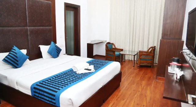 Pacific Inn Suites - Sector 45, Забронировать Отель Гургаон 