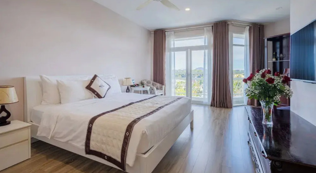Двухместный номер Deluxe с балконом Ngoc Phat Dalat Hotel