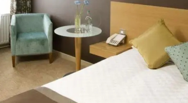Menzies Hotels London Gatwick - Chequers, Забронировать Отель Бизнес-отели Исторического графства Суссекса, 4* 5*