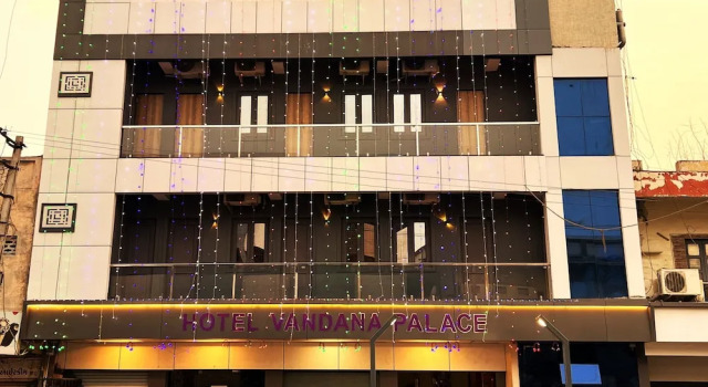 Hotel Vandana Palace, Book Hotel Hoteller i Surendranagar med parkering, Parkering