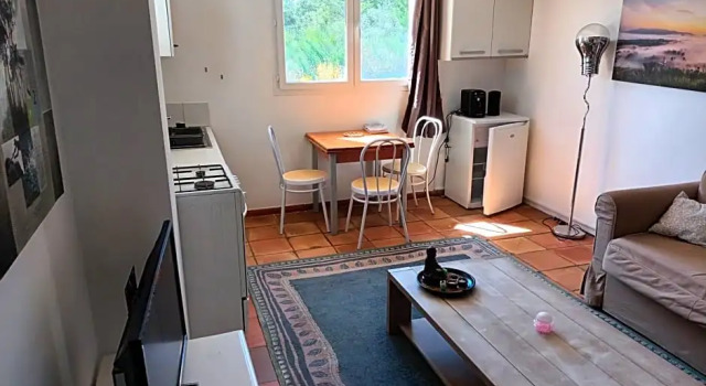 Chambres tomate, dans maison avec petit escalier et Stanna, à 6km du festival de piano de la roque d'anthéron, Rezerwuj Chalet Hotele w Rognes z parkingiem, Parking