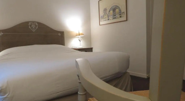 Hostellerie Du Royal Lieu, Varaa Hotelli Hotellit Oise pysäköinnillä, Pysäköinti