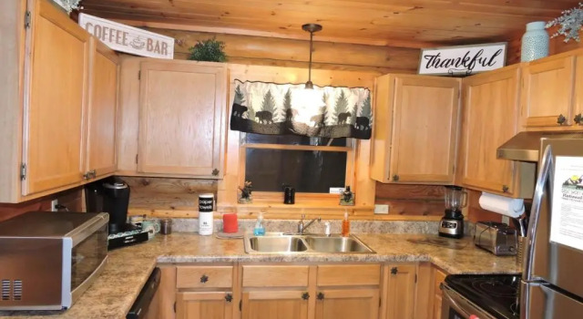 Коттедж 5 min to Dollywood, great location, excellent parking, hot tub, pool table