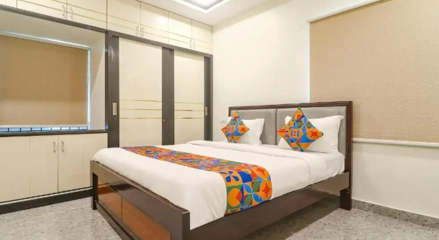 Номер Deluxe FabHotel SR Hitech City