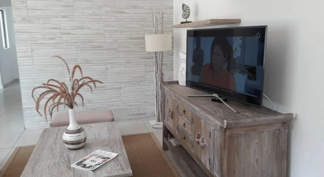 Villa with 3 Bedrooms in Pereybere, Grand Baie, with Private Pool, Enclosed Garden And Wifi, Rezervasyon Villa Cap Malheureux havuzlu oteller, Yüzme Havuzu