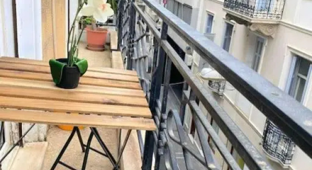 3Bdr Ideal Central Athenian Apt, Забронировать Отель Афины Острова Саронического залива - Аттика, рядом с Theocharakis Foundation