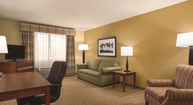 Люкс Country Inn & Suites by Radisson, Dakota Dunes, SD