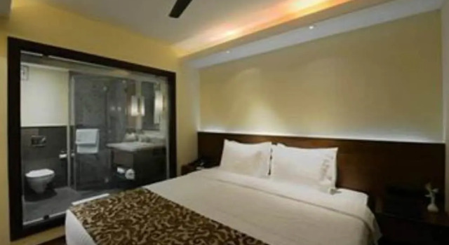 Люкс Deluxe с балконом Deltin Suites