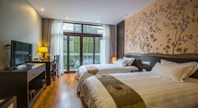 Номер Deluxe Graceland Garden Court Hotel