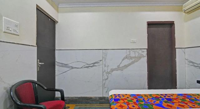 Номер Deluxe FabHotel Step Inn I