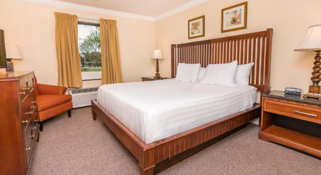 Номер Standard Lakeshore Resort and Marina