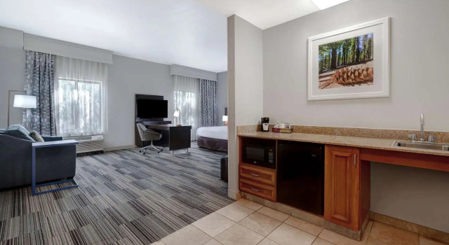 Студия Hampton Inn & Suites Tulare