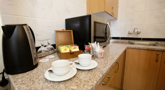 Полулюкс Deluxe Montreal Hotel - Al Shobak