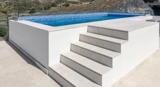 Апартаменты LMR1- Modern penthouse, private pool, families only