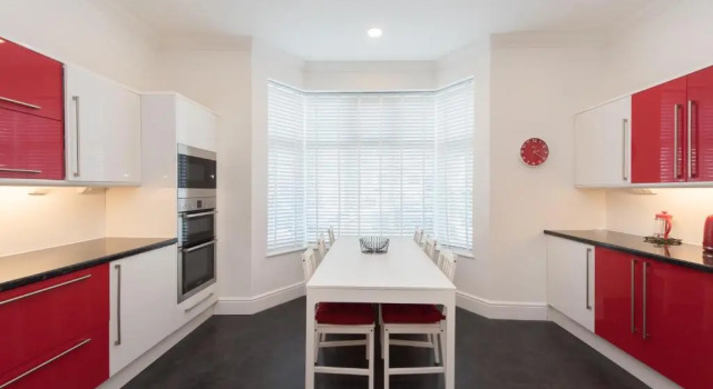 Коттедж с 3 комнатами Light and spacious three bedroom house in Margate close to beach and amenities