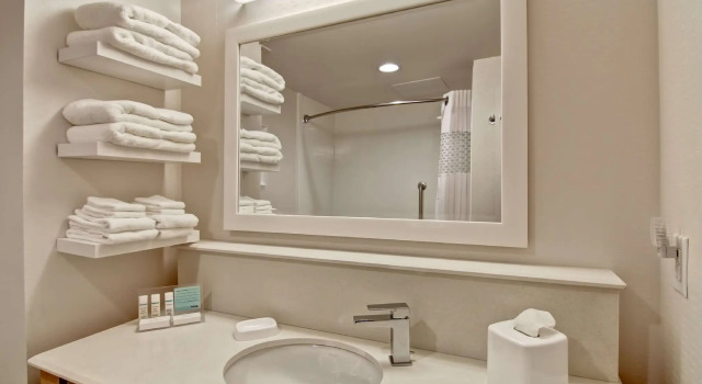 Двухместный номер Standard Hampton Inn & Suites by Hilton Saskatoon Airport