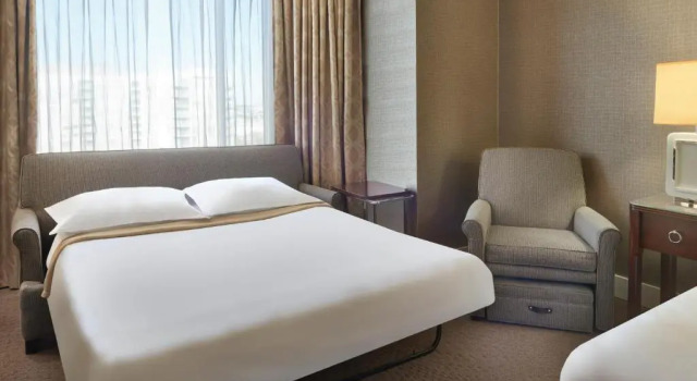 Номер Premium Sheraton Parkway Toronto North Hotel & Suites