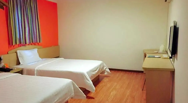 Двухместный номер Business 7 Days Inn Chongqing Liberation Monument Jiaochangkou Subway Station Branch