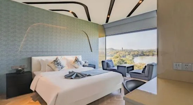 Двухместный люкс с видом на озеро Veee Hotel