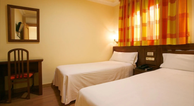 Трёхместный номер Standard Hostal Victoria I