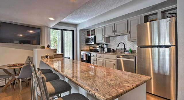 Апартаменты с 2 комнатами с балконом < 1 Mi to Peak 8: Ski Condo in Breck w/ Mtn Views