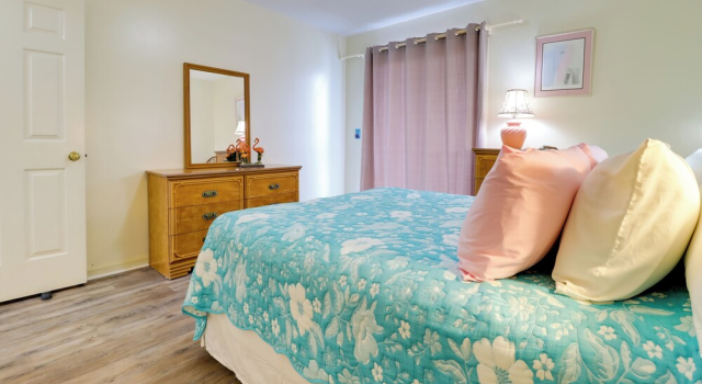 Апартаменты Oceanfront Carolina Beach Condo, Steps to Shore!