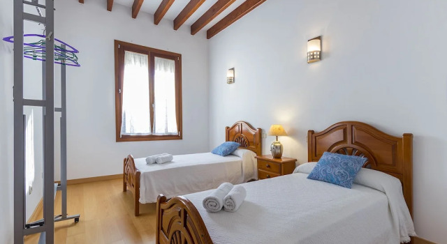 Вилла с 4 комнатами Villa Can Campins