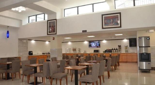 Четырёхместный номер Standard LIC Plaza Hotel