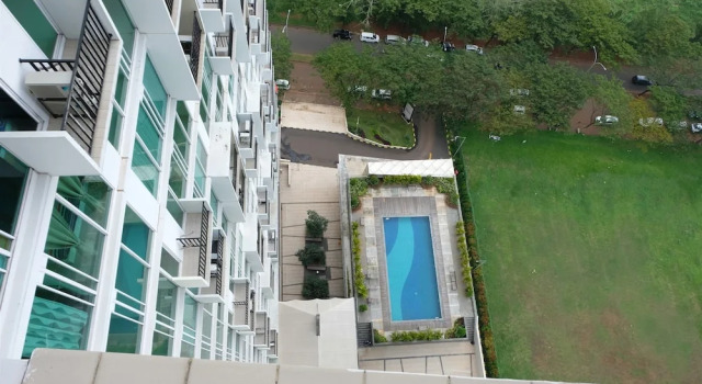 Comfortable 1BR Tree Park Apartment, Book Apartment Hotels in South Tangerang with a Pool, Swimming Pool
