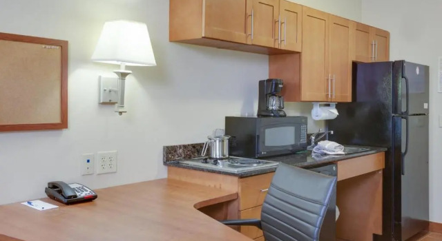 Четырёхместный номер Standard Candlewood Suites Richmond Airport by IHG