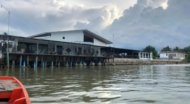 Chaiyai River Front Hotel, Забронировать Отель Отели Южного Таиланда с парковкой, Парковка