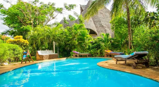 Коттедж 3 Bed Cottage Sleeps 6- Pool, Chef Option, Parking