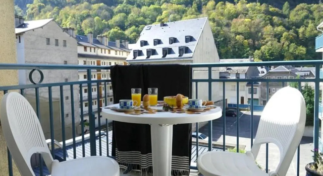 Appartement Bagnères-de-Luchon, 2 pièces, 4 personnes - FR-1-313-187