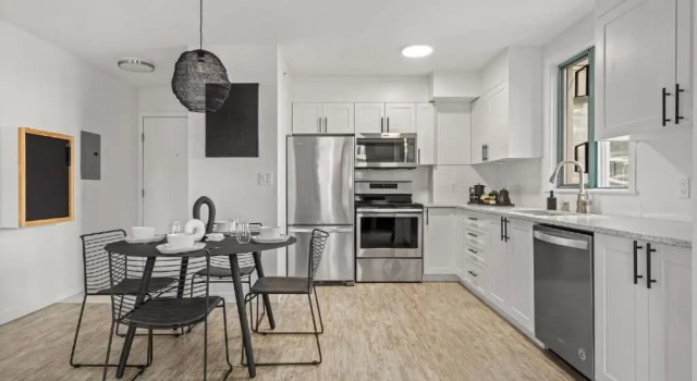 Апартаменты The Loki I Patio & BBQ I Sleeps 5 I Downtown I TV