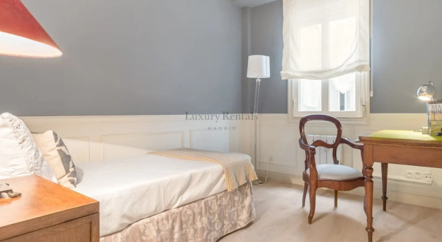 3 Bedrooms for 5 pax in Salamanca ( Padilla III ), Забронировать Отель Саламанка Мадрид