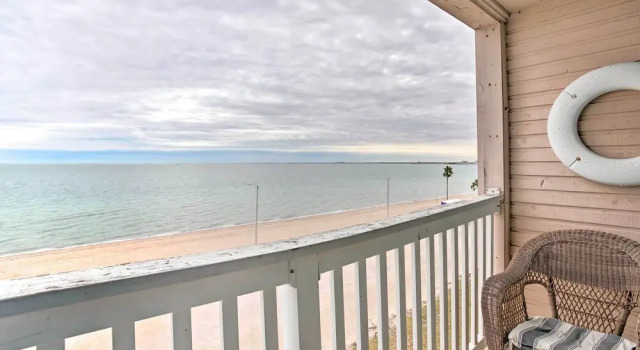 Апартаменты c 1 комнатой с балконом Oceanfront Corpus Christi Condo w/ Pool!