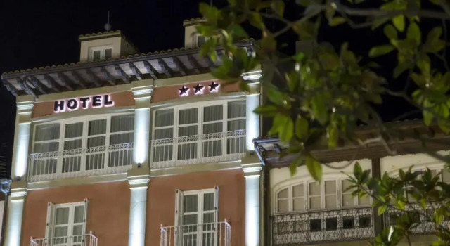 Hotel Plaza De La Paz, Book Hotel Haro La Rioja