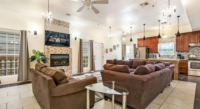 Spacious Condos in Downtown NOLA, Забронировать Апартаменты/квартира Апартаменты Нового Орлеана, рядом с Preservation Resource Center, Апартаменты/квартира