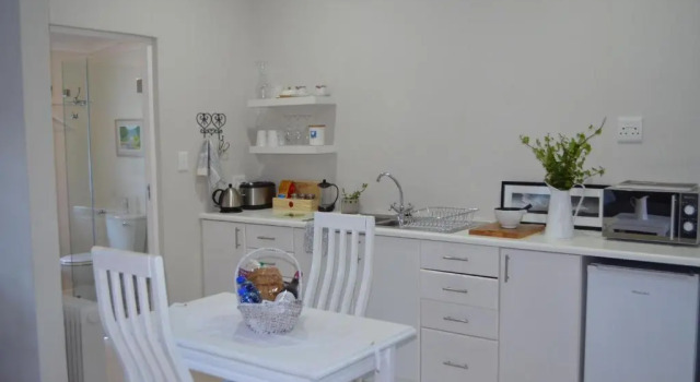Студия Two Vines Romantic Guest Studio (Adults Only)
