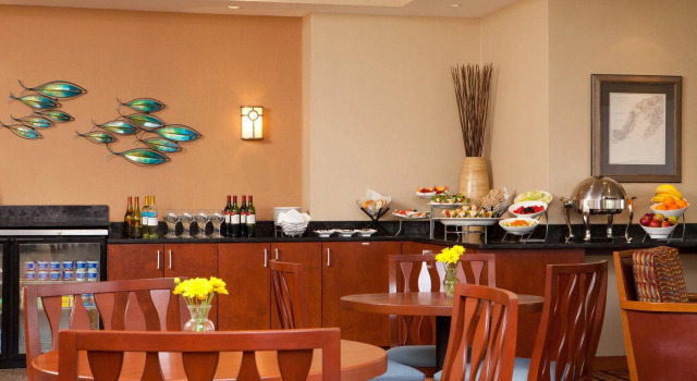Четырёхместный номер Standard Boston Marriott Peabody